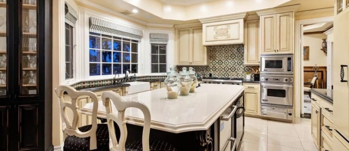 REMODELED FRENCH MEDITERRANEAN IN THE SUMMIT REMODELED FRENCH MEDITERRANEAN IN THE SUMMIT