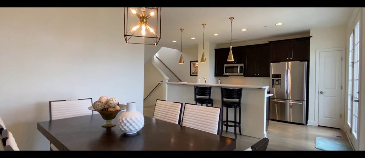 2018 Dauntless Drive, Glenview 2018 Dauntless Drive, Glenview