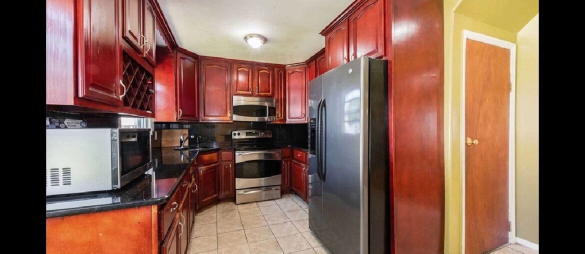 FOR SALE 935 Southern Dr. Franklin Square, NY 11010 FOR SALE 935 Southern Dr. Franklin Square, NY 11010