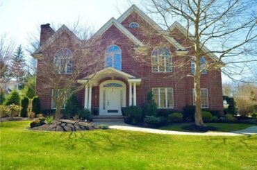 147 Roxbury Park, East Amherst