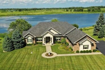 Residential for sale in Mundelein, IL - 24296 West Old Oak Drive