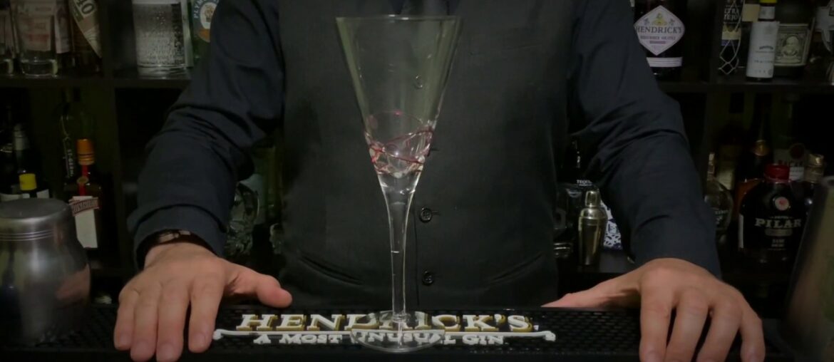 The Cocktail Club. How to make a French 75. Recipe by Chino Márquez. The Cocktail Club. How to make a French 75. Recipe by Chino Márquez.