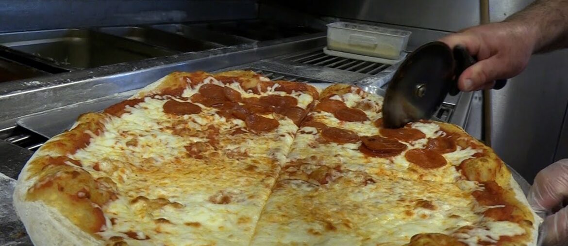 Pluto's Pizzeria Open