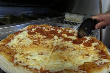 Pluto's Pizzeria Open