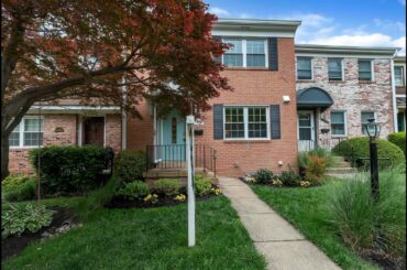 10444 Armstrong St, Fairfax, VA 22030
