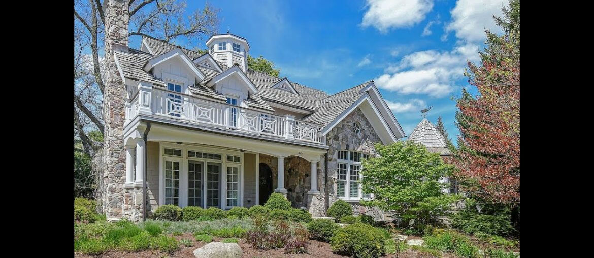 Home for sale at 404 North Vine Street, Hinsdale, IL 60521 Home for sale at 404 North Vine Street, Hinsdale, IL 60521