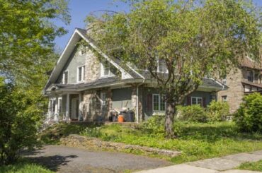 312 Shadeland Avenue, Drexel Hill, PA Presented by The Linzee Ciprani Team.