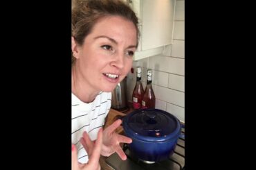 LOCKDOWN COOK WITH ME - My Tuscan Chicken dish and Lots of WINE !!