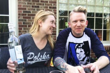 Nashville Wine Duo talking about Carayon La Rose from France