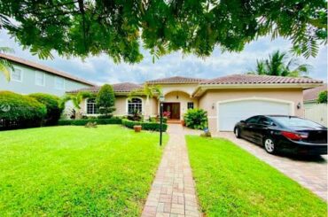 POOL HOME  - 9960 NW 26 Street Doral FL
