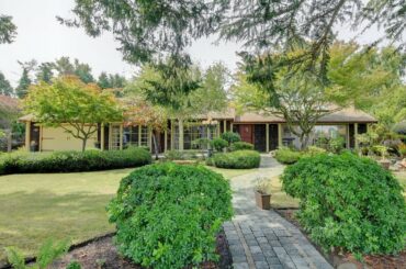 Virtual Open House | 3280 Beach Drive, Victoria, BC