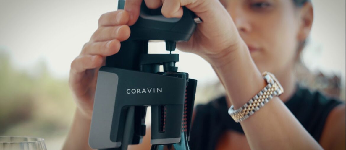 Pour and Preserve Wine with Coravin Model One Black (French)