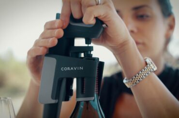 Pour and Preserve Wine with Coravin Model One Black (French)