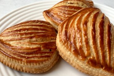 Recette des chaussons aux pommes ! Recipe of french bakery chaussons aux pommes !
