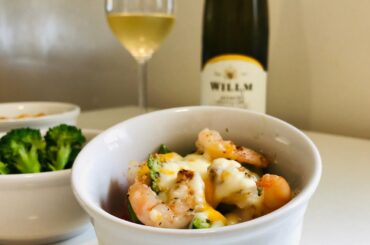 [Easy Appetizer for wine] Shrimp Avocado with Cheese x Dry Riesling 『簡単おつまみ』えびとアボカドのチーズ焼き x 辛口リースリング