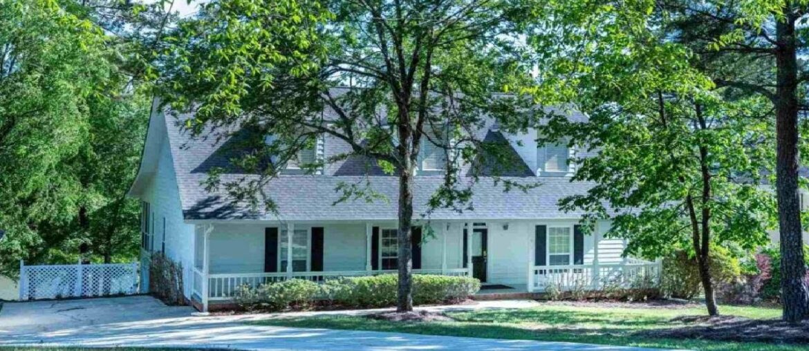 1040 BIG WATER POINT, Greensboro, GA Presented by Jo Jones.