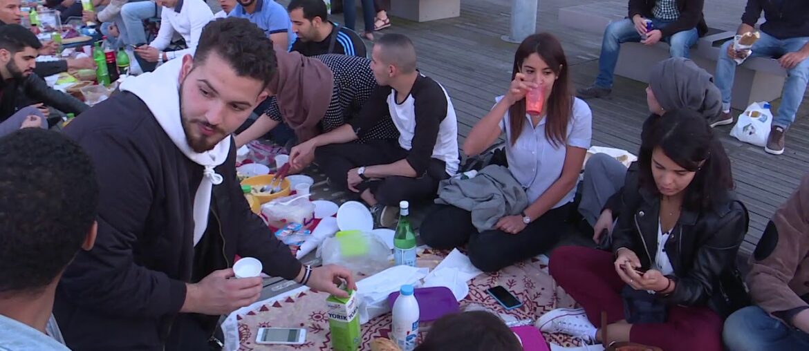 Ramadan : À Paris, un Iftar en plein air ! Ramadan : À Paris, un Iftar en plein air !