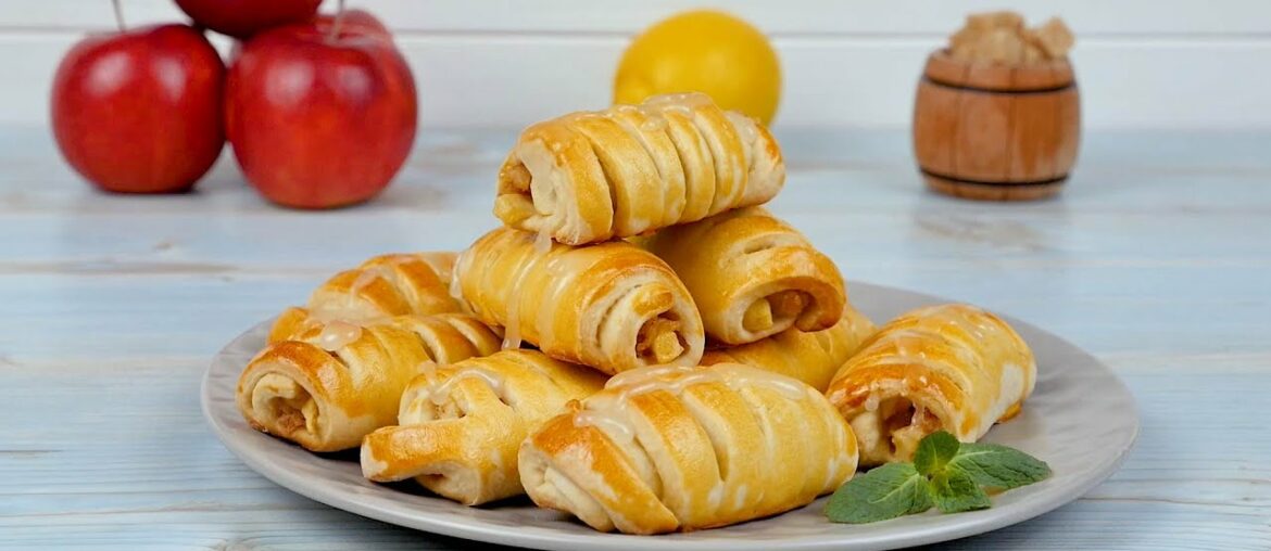 French Buns With Apples - Cook It Recipes