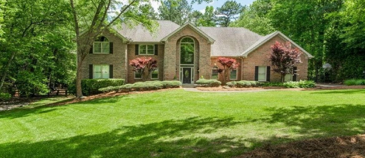 303 Crabapple Springs Way, Woodstock, GA Presented by John Thomas. 303 Crabapple Springs Way, Woodstock, GA Presented by John Thomas.