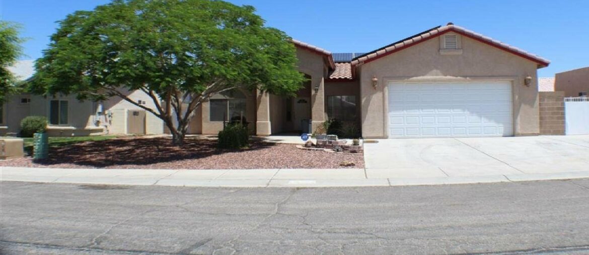 10602 E 38 PL, Yuma, AZ Presented by Debra McCurry. 10602 E 38 PL, Yuma, AZ Presented by Debra McCurry.