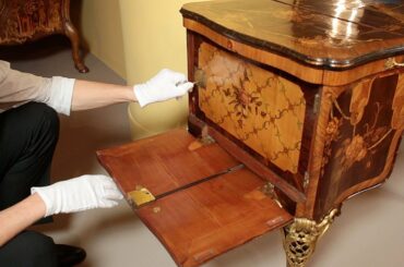 Demonstration of the Roentgens' Dressing Table (Poudreuse)