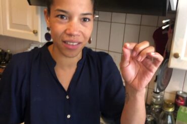 HOW TO DEGLAZE WITH WINE