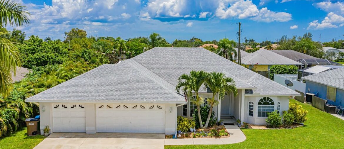 3 Car Garage - Huge Pool, Cape Coral FL
