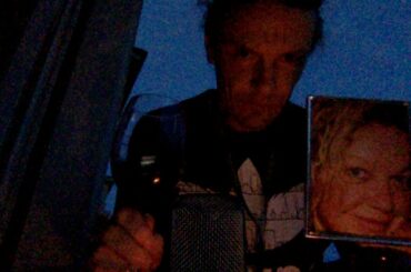 FRANCE  WINE~ on BALCONY in MILANO ~ /VSE - МИРНЫЙ ПРО-ТЕСТ ФРАНЦУЗСКОГО ВИНА~ in MILANO)