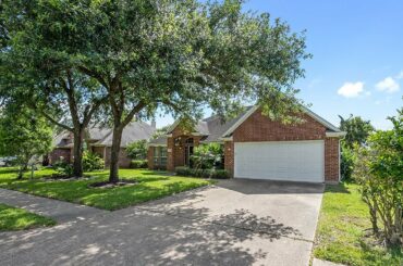 1431 CRYSTAL LAKE CIRCLE EAST PEARLAND