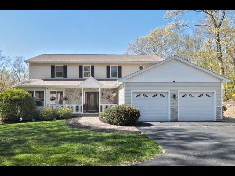 62 Humiston Drive Bethany, CT | ColdwellBankerHomes.com 62 Humiston Drive Bethany, CT | ColdwellBankerHomes.com