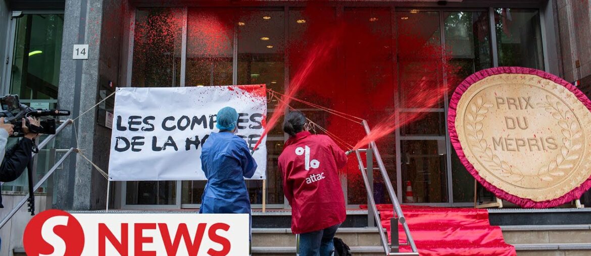 Activists douse French health ministry in red paint Activists douse French health ministry in red paint