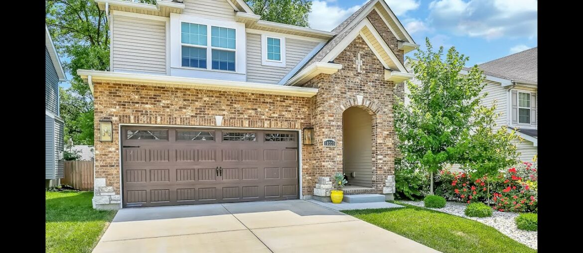 10330 Savannah Ave in Frontenac, MO