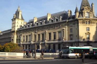 Pont Saint Michel Apartment in Paris, France