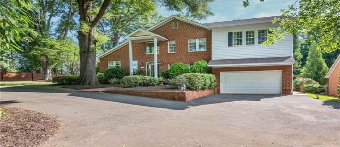 5200 Sardis Road, Charlotte, NC Presented by High Performance Real Estate Advisors. 5200 Sardis Road, Charlotte, NC Presented by High Performance Real Estate Advisors.