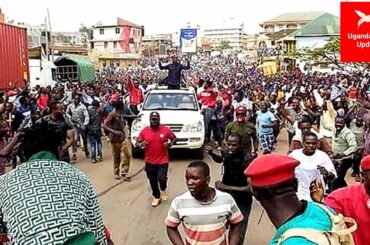 Kino Tekibangawo, Bobi Wine kyakoze Mukono, abantu beebase mukkubo ngabamulinda