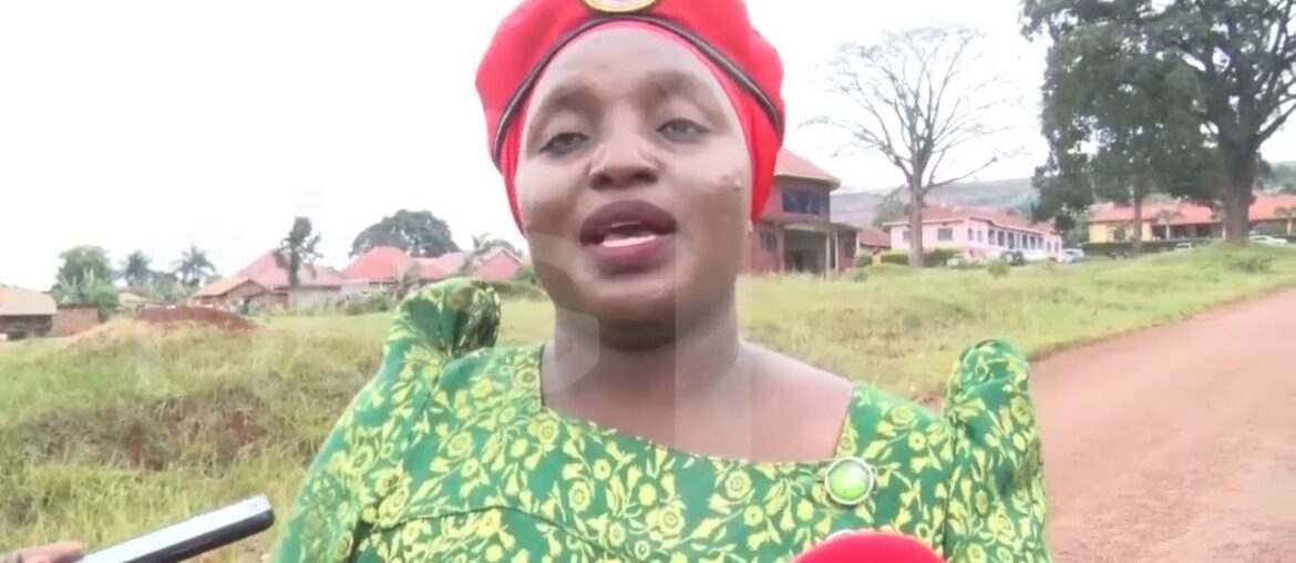 Police fire teargas to disperse Bobi Wine's supporters in Jinja Police fire teargas to disperse Bobi Wine's supporters in Jinja