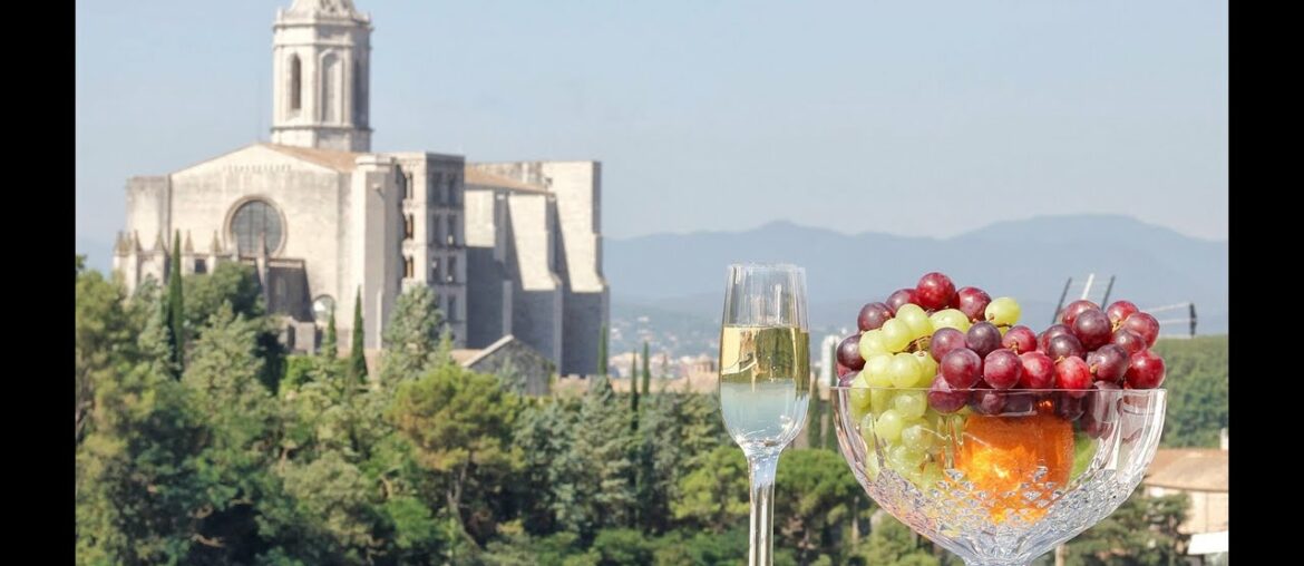 A delightful three bedroom apartment for sale with panoramic views of Girona A delightful three bedroom apartment for sale with panoramic views of Girona