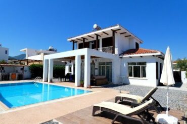 HP2572 SPECTACULAR 4 BEDROOM/3 ENSUITE VILLA WITH SWIMMING POOL - ESENTEPE