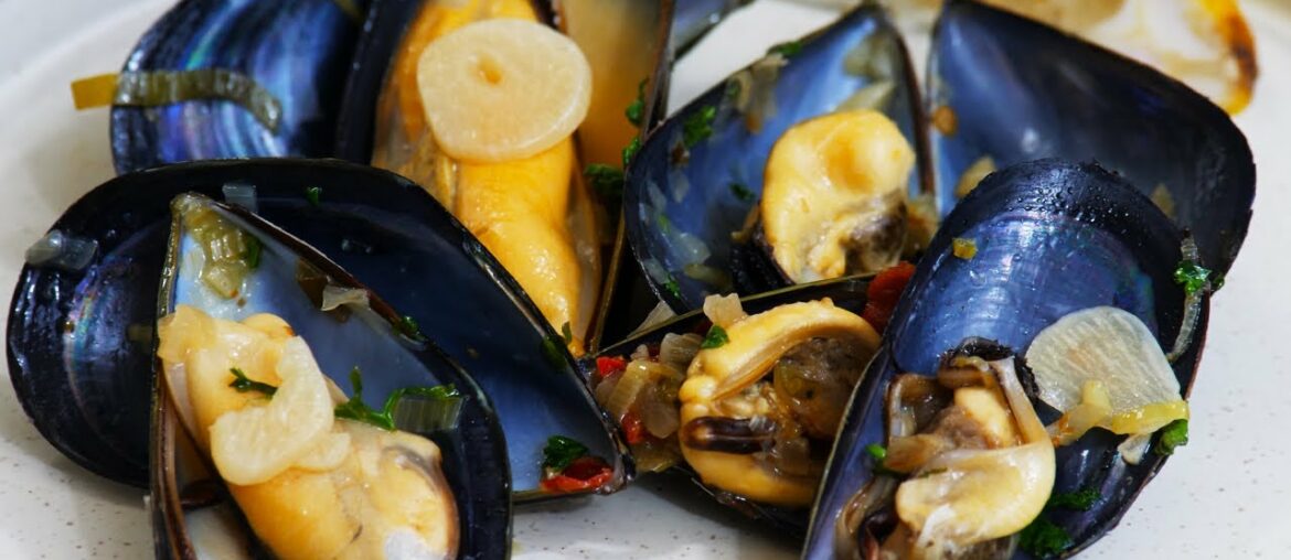 French Style Garlic And White Wine Mussels