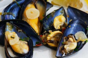French Style Garlic And White Wine Mussels