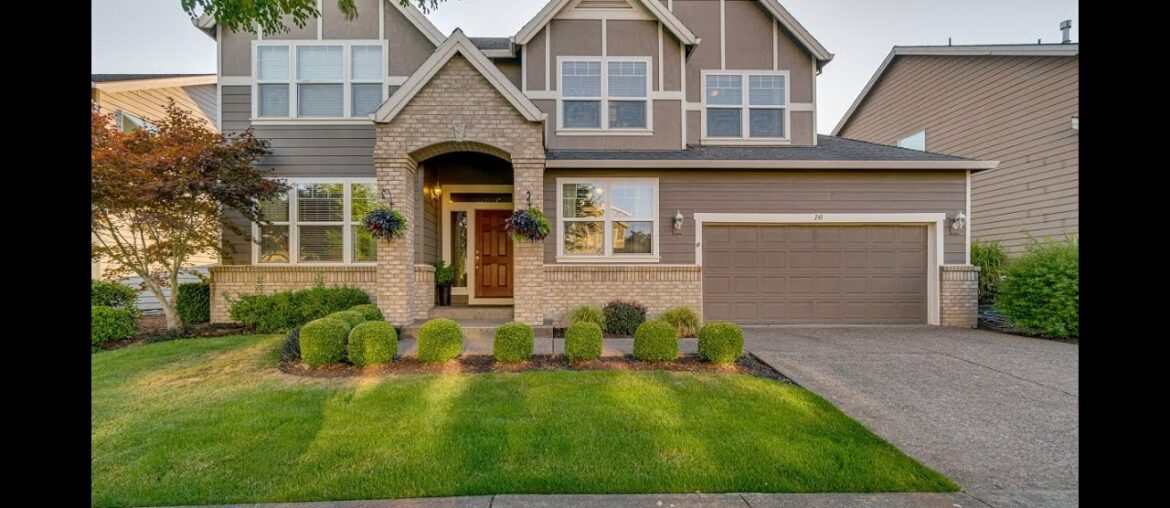 241 Acorn St Presented by The Kelly Group Real Estate