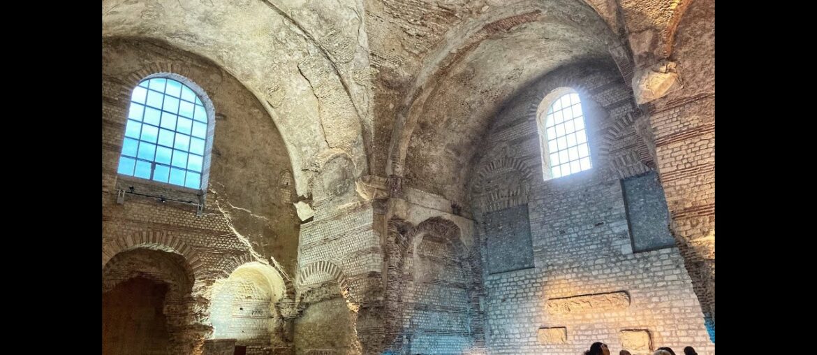 Frigidarium: Antique Roman baths, Cluny museum, Paris Frigidarium: Antique Roman baths, Cluny museum, Paris
