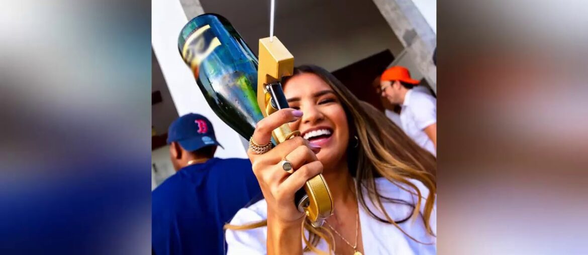 Champagne Bottle Sprayer Wine Dispenser Efficient Convenient Bubbly Blaster Squirt Spray Champagne Champagne Bottle Sprayer Wine Dispenser Efficient Convenient Bubbly Blaster Squirt Spray Champagne