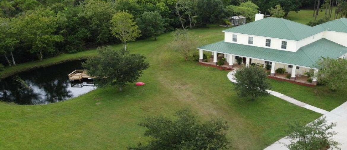 2555 CASON LANE, MALABAR, FL Presented by The Johnson Team.