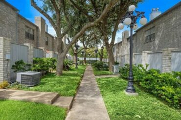 Home for Sale in Energy Corridor: 414 Wilcrest Drive #414