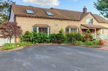 93 Commack Rd, Islip, NY Presented by Elizabeth Glass.