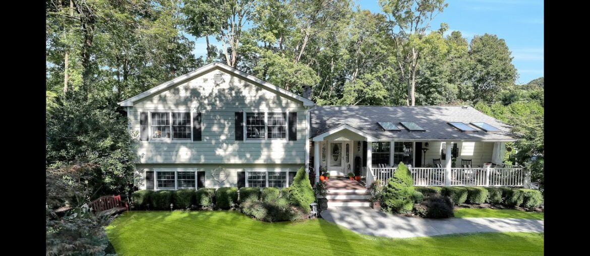 3 Lower Drive, Huntington Bay, NY | The Maria and Donna Team 3 Lower Drive, Huntington Bay, NY | The Maria and Donna Team