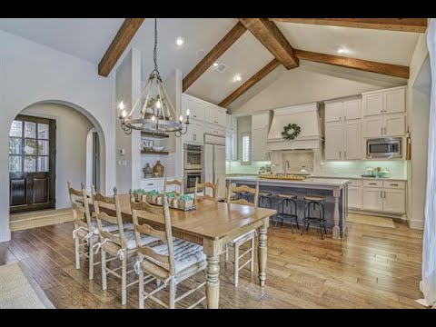 15 Pondera Point Drive | Transitional Darling Home 15 Pondera Point Drive | Transitional Darling Home