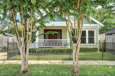 208 Moss Street | FOR SALE in Houston Heights!
