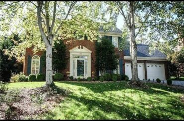 Lovely two story brick home in Sardis Plantation!